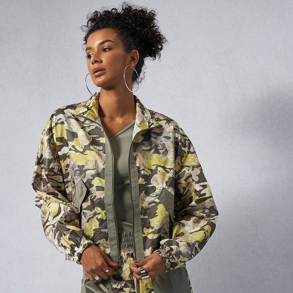 Nike Sportswear Woven Floral Camo Full Zip Jacket Green wOMENS 1X New w/o tags - Picture 1 of 9